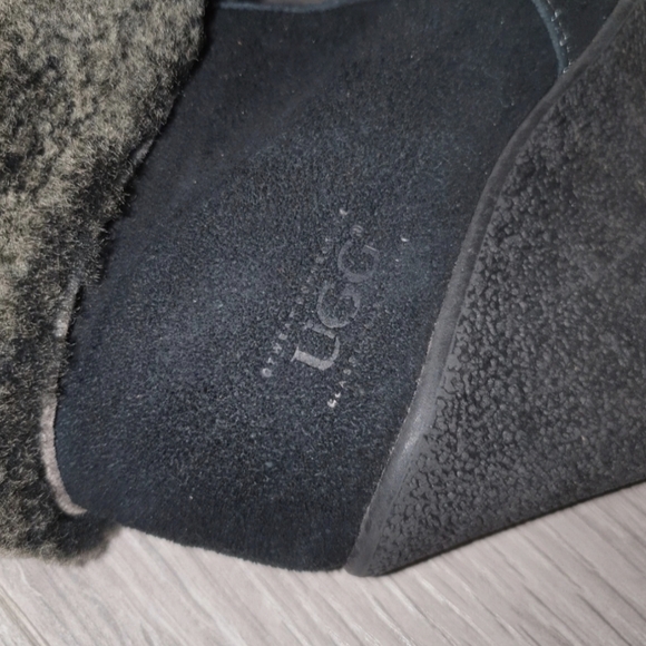 New UGG wedge heel boots - Picture 4 of 5